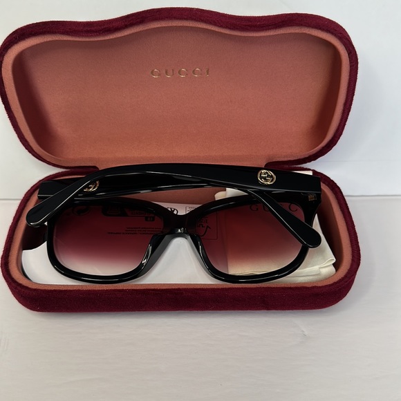 GUCCI GG0800SA 002 square Gucci sunglass comes black with red gradient lenses. - Picture 12 of 13